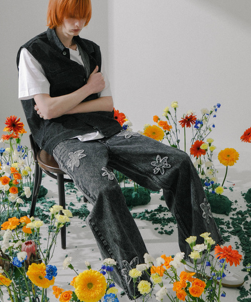 SENSE OF PLACE by URBAN RESEARCH（センスオブプレイスバイアーバンリサーチ）の「hxcyyd × SOP　フラワーパッチワイドデニム(UNISEX)（デニムパンツ・メンズ・インディゴブルー/ブラック・MEDIUM/LARGE）」の7枚目の写真