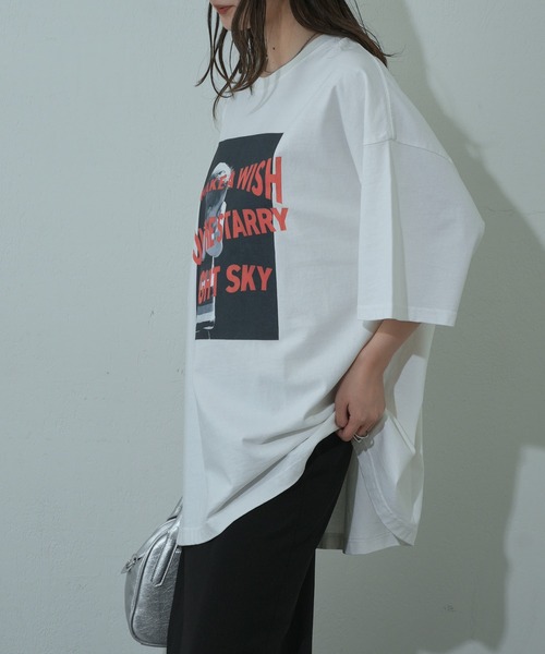 COLONY 2139（コロニートゥーワンスリーナイン）の「インクジェットプリントTシャツ（Tシャツ/カットソー・レディース・オフホワイト/チャコールグレー・FREE）」の4枚目の写真