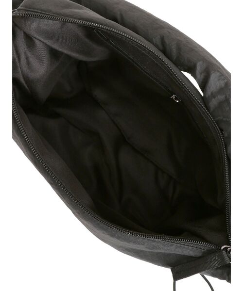 EMODA(エモダ)の「サイドコードパフバッグ(ショルダーバッグ・レディース・ホワイト/ブラック・FREE)」の19枚目の写真