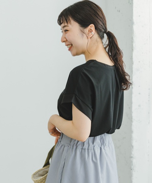 ITEMS URBANRESEARCH（アイテムズ アーバンリサーチ）の「バックタックフレンチプルオーバー（Tシャツ/カットソー・レディース・ホワイト/ブラック/カーキ/ライトベージュ/キャメル・FREE）」の2枚目の写真