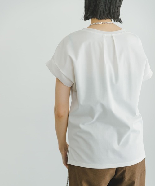 ITEMS URBANRESEARCH(アイテムズ アーバンリサーチ)の「バックタックフレンチプルオーバー(Tシャツ/カットソー・レディース・ホワイト/ブラック/カーキ/ライトベージュ/キャメル・FREE)」の8枚目の写真
