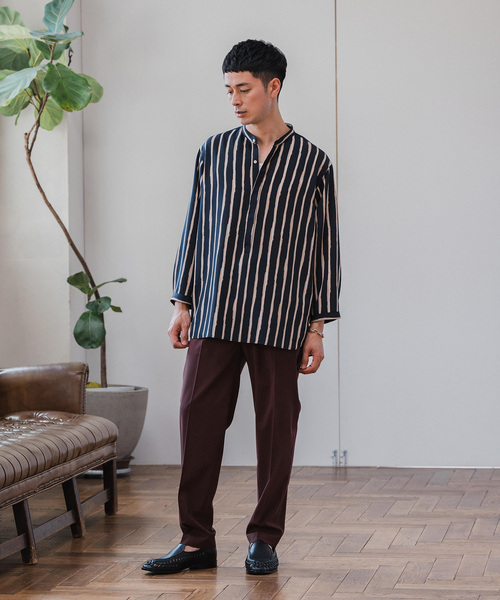 EDIFICE（エディフィス）の「ストライプ ドレーピー 8分袖 バンドカラープルオーバーシャツ（シャツ/ブラウス・メンズ・サックスブルー/ブラック・LARGE/MEDIUM）」の4枚目の写真