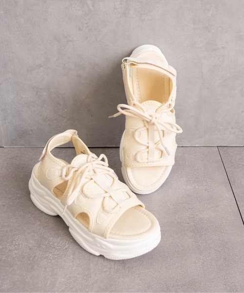 Fabby fabby(ファビィーファビィー)の「レースアップ厚底サンダル(サンダル・レディース・オフホワイト/ブラック×ブラック/ブラック・MEDIUM/LARGE/SMALL)」の11枚目の写真