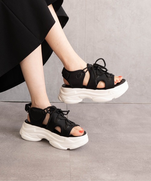 Fabby fabby(ファビィーファビィー)の「レースアップ厚底サンダル(サンダル・レディース・オフホワイト/ブラック×ブラック/ブラック・MEDIUM/LARGE/SMALL)」の14枚目の写真
