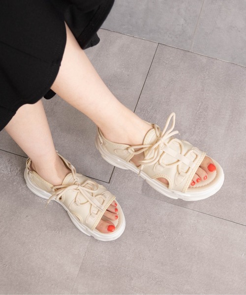 Fabby fabby(ファビィーファビィー)の「レースアップ厚底サンダル(サンダル・レディース・オフホワイト/ブラック×ブラック/ブラック・MEDIUM/LARGE/SMALL)」の18枚目の写真