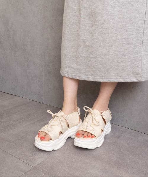 Fabby fabby(ファビィーファビィー)の「レースアップ厚底サンダル(サンダル・レディース・オフホワイト/ブラック×ブラック/ブラック・MEDIUM/LARGE/SMALL)」の21枚目の写真