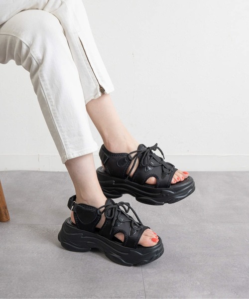 Fabby fabby(ファビィーファビィー)の「レースアップ厚底サンダル(サンダル・レディース・オフホワイト/ブラック×ブラック/ブラック・MEDIUM/LARGE/SMALL)」の16枚目の写真