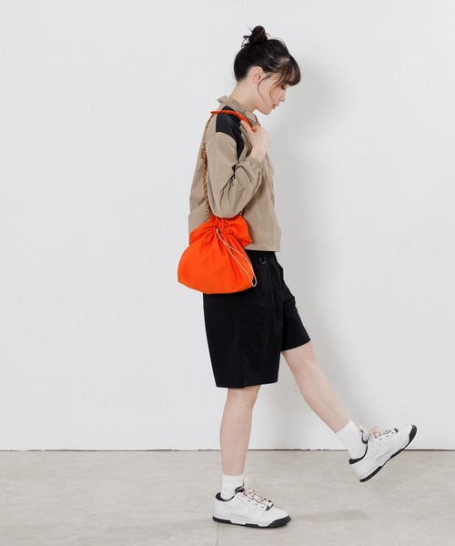 ACCOMMODE（アコモデ）の「ドロストキンチャクバッグ（ショルダーバッグ・レディース・オレンジ/ブラック/アイボリー・FREE）」の10枚目の写真