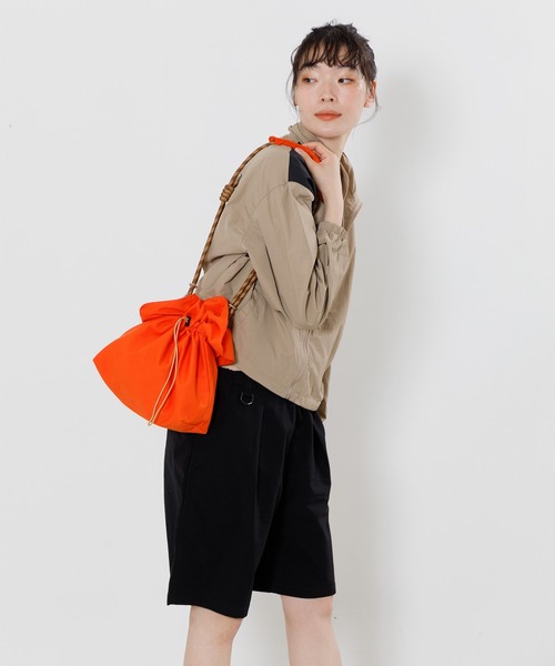 ACCOMMODE（アコモデ）の「ドロストキンチャクバッグ（ショルダーバッグ・レディース・オレンジ/ブラック/アイボリー・FREE）」の12枚目の写真