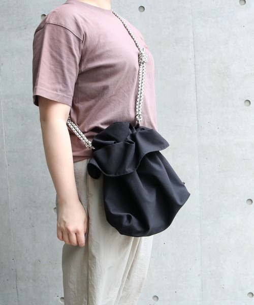 ACCOMMODE（アコモデ）の「ドロストキンチャクバッグ（ショルダーバッグ・レディース・オレンジ/ブラック/アイボリー・FREE）」の9枚目の写真