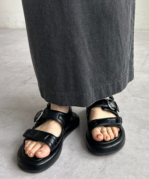 SHENERY（シーナリー）の「【履き心地◎】ボリュームストラップサンダル（サンダル・レディース・ブラック・36/38/37）」の2枚目の写真