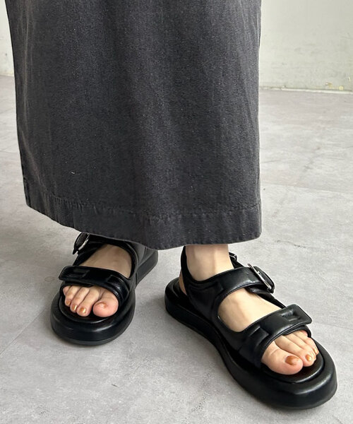 SHENERY（シーナリー）の「【履き心地◎】ボリュームストラップサンダル（サンダル・レディース・ブラック・36/38/37）」の3枚目の写真