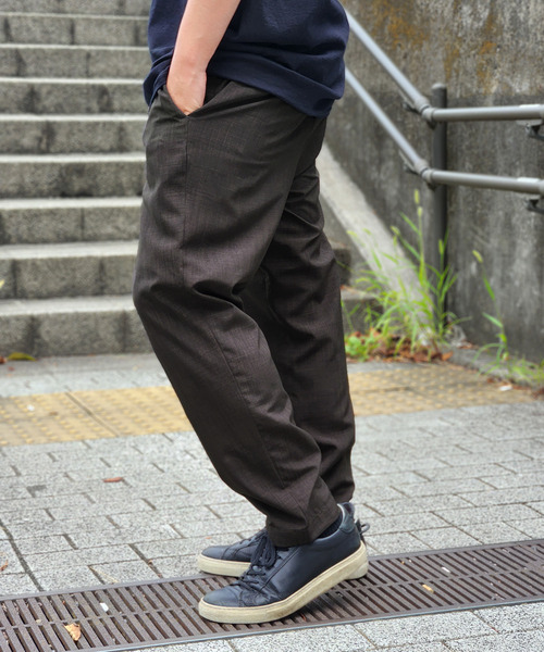 ikka(イッカ)の「【セットアップ対応】イージーケアリネンライクアンクルパンツ(その他パンツ・メンズ・チャコールグレー/グリーン/ネイビー/ベージュ・S/M/L/XL)」の2枚目の写真