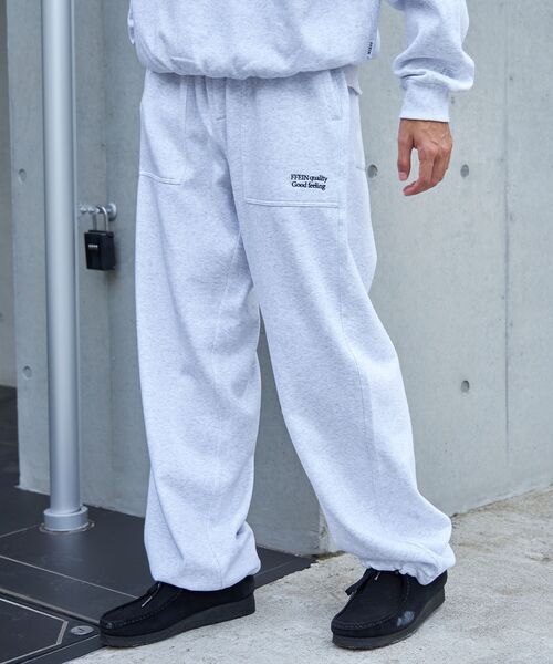 FFEIN（フェイン）の「【FFEIN(フェイン)】シンプルワイドベイカースウェットパンツ / 刺繍 ワンポイント シンプル ノームコア 綺麗目（スウェットパンツ・メンズ・グレー/ブラック/ライトグレー/ネイビー/アッシュグレー・SMALL/MEDIUM/LARGE）」の3枚目の写真