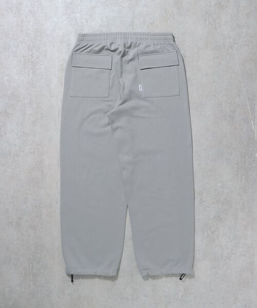 FFEIN（フェイン）の「【FFEIN(フェイン)】シンプルワイドベイカースウェットパンツ / 刺繍 ワンポイント シンプル ノームコア 綺麗目（スウェットパンツ・メンズ・グレー/ブラック/ライトグレー/ネイビー/アッシュグレー・SMALL/MEDIUM/LARGE）」の6枚目の写真