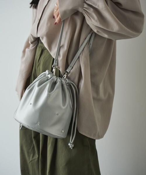 coen（コーエン）の「スタッズキンチャクショルダーバッグ（ショルダーバッグ・レディース・シルバー/ブラック・FREE）」の3枚目の写真