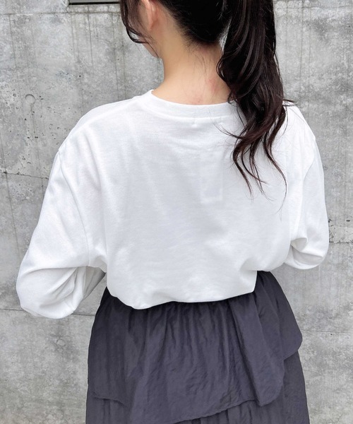 INGNI(イング)の「箔プリントロゴロングTシャツ(Tシャツ/カットソー・レディース・ホワイト×シルバー/ライトグレー系8/ブラック×シルバー・M)」の21枚目の写真