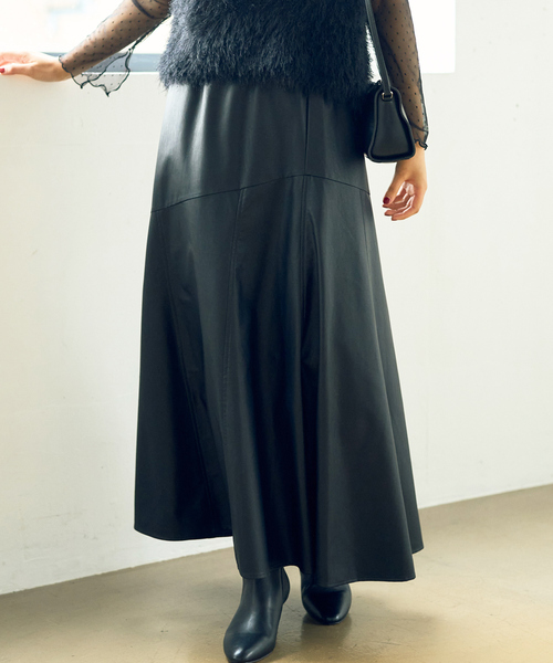Rouge vif Anna(ルージュヴィフアンナ)の「【ロングセラー】エコレザースカート(スカート・レディース・アイボリー/ブラック・40/38/36)」の2枚目の写真