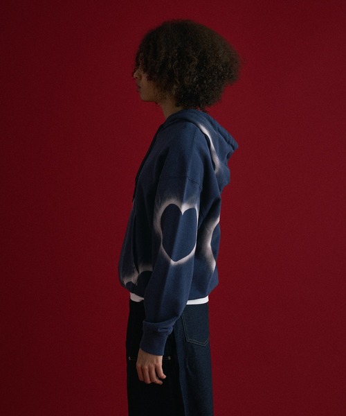 WISH FOR EVER(ウィッシュフォーエバー)の「HEART MOTIF DESIGN HOODIE/ハートモチーフデザインフーディ(パーカー・メンズ・ネイビー/ブラック・MEDIUM/LARGE)」の11枚目の写真