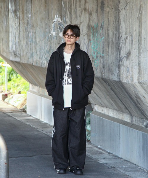 Selfie freak】 イラスト バックプリント セルフィーイヤホンガール 裏