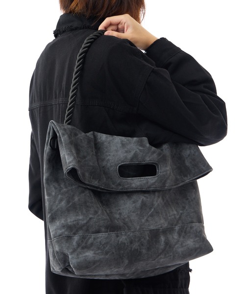 Theater code(シアターコード)の「【15%OFF】dyed pattern fake leather bag / ダイド パターン フェイクレザー バッグ 2026年春夏(ショルダーバッグ・メンズ・グレー・FREE)」の5枚目の写真