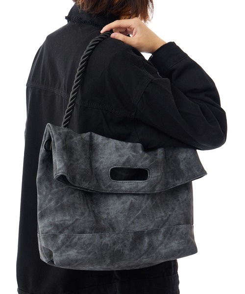 Theater code(シアターコード)の「【15%OFF】dyed pattern fake leather bag / ダイド パターン フェイクレザー バッグ 2026年春夏(ショルダーバッグ・メンズ・グレー・FREE)」の6枚目の写真
