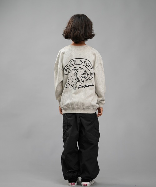 POLeR(ポーラー)の「POLER/ポーラー キッズ スウェット DESI LTD PL ムラサキBOYSトレーナー 249MCV0029(スウェット・キッズ・グレー/カーキ・130cm/140cm/150cm/160cm)」の5枚目の写真