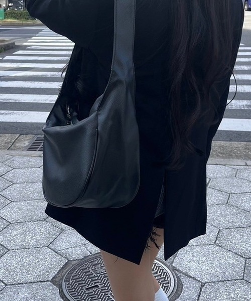 merrylatte（メリーラテ）の「シンプルクロスバッグ（ショルダーバッグ・レディース・ブラック・FREE）」の2枚目の写真