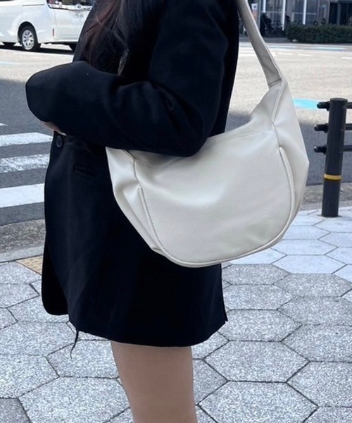 merrylatte（メリーラテ）の「シンプルクロスバッグ（ショルダーバッグ・レディース・ブラック・FREE）」の3枚目の写真