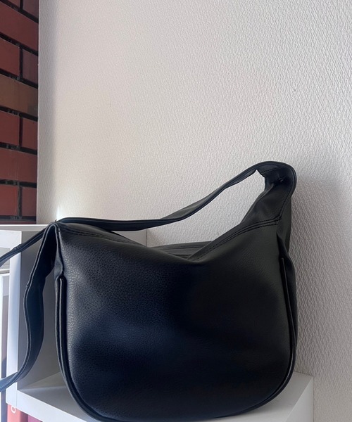 merrylatte（メリーラテ）の「シンプルクロスバッグ（ショルダーバッグ・レディース・ブラック・FREE）」の4枚目の写真