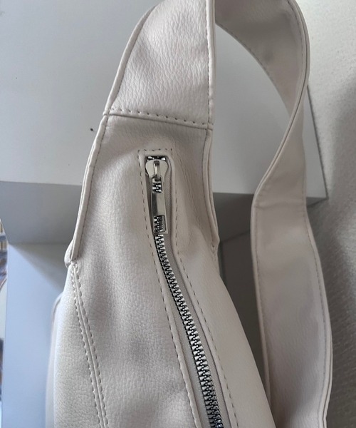 merrylatte（メリーラテ）の「シンプルクロスバッグ（ショルダーバッグ・レディース・ブラック・FREE）」の8枚目の写真