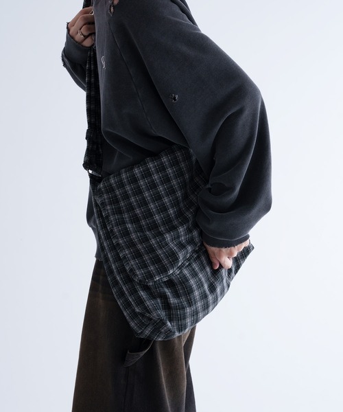 epnok(エプノック)の「【EPNK】Knot check shoulder bag / ノットチェックショルダーバッグ(ショルダーバッグ・メンズ・ブラック/ブラウン・FREE)」の3枚目の写真
