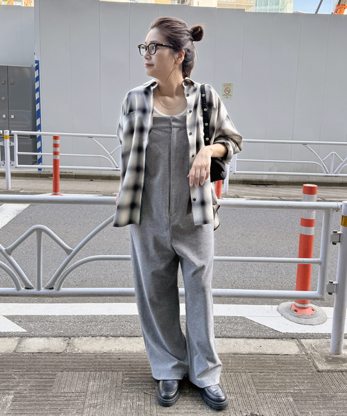 JOURNAL STANDARD(ジャーナルスタンダード)の「ストレッチアゼニットサロペット(サロペット/オーバーオール・レディース・ブラック/チャコールグレー・FREE)」の4枚目の写真