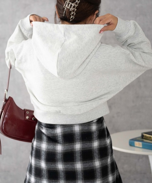 WEGO（ウィゴー）の「WEGO/ラインストーンショートプルパーカー（スウェット・レディース・ピンク/ライトグレー/ブラック・FREE）」の13枚目の写真