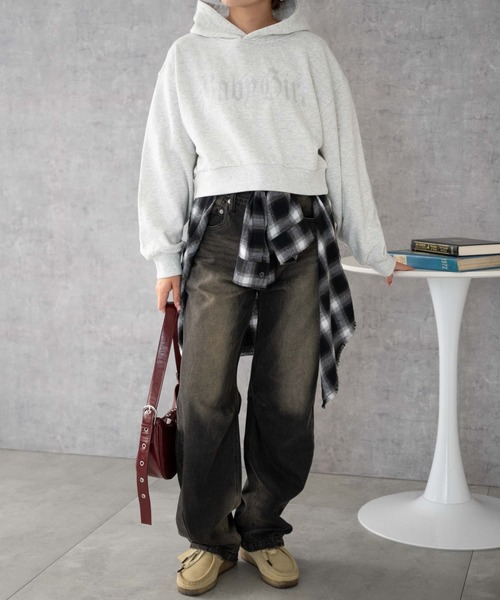 WEGO（ウィゴー）の「WEGO/ラインストーンショートプルパーカー（スウェット・レディース・ピンク/ライトグレー/ブラック・FREE）」の5枚目の写真