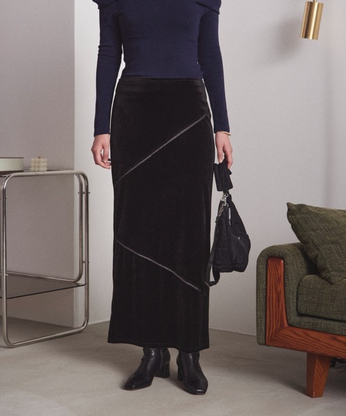 Solace(ソレイス)の「パイピングベロアロングスカート(スカート・レディース・ブラック/ブラウン・FREE)」の2枚目の写真