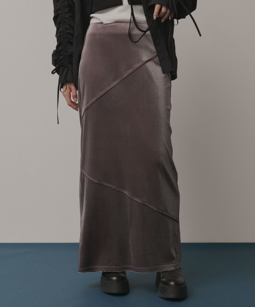 Solace(ソレイス)の「パイピングベロアロングスカート(スカート・レディース・ブラック/ブラウン・FREE)」の3枚目の写真