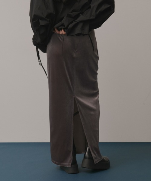 Solace(ソレイス)の「パイピングベロアロングスカート(スカート・レディース・ブラック/ブラウン・FREE)」の5枚目の写真