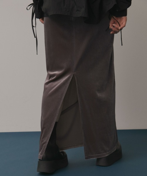 Solace(ソレイス)の「パイピングベロアロングスカート(スカート・レディース・ブラック/ブラウン・FREE)」の6枚目の写真
