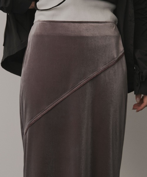 Solace(ソレイス)の「パイピングベロアロングスカート(スカート・レディース・ブラック/ブラウン・FREE)」の7枚目の写真