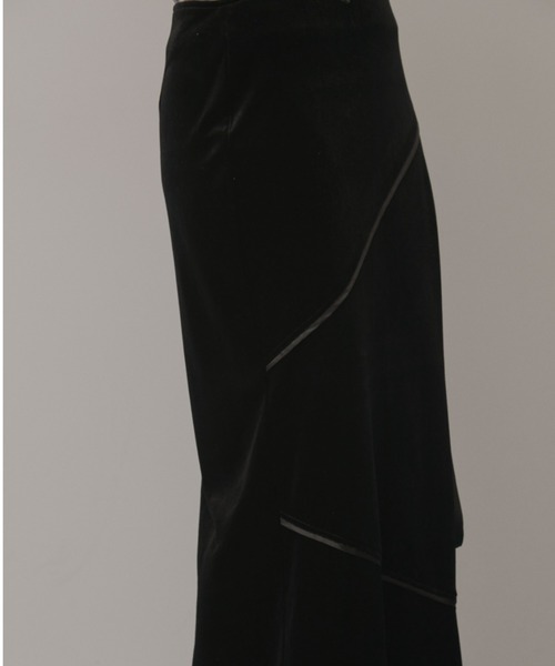 Solace(ソレイス)の「パイピングベロアロングスカート(スカート・レディース・ブラック/ブラウン・FREE)」の15枚目の写真