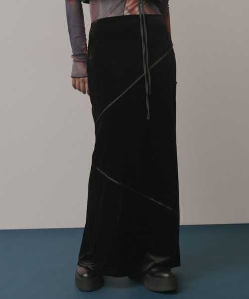 Solace(ソレイス)の「パイピングベロアロングスカート(スカート・レディース・ブラック/ブラウン・FREE)」の11枚目の写真