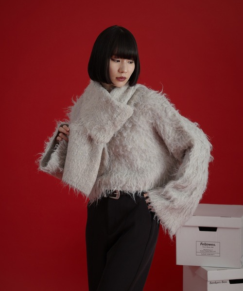 Ellno de Mavie(エルノデメヴィ)の「マフラーシャギーショートニット(ニット/セーター・レディース・ボルドー/アイボリー/チャコールグレー・FREE)」の5枚目の写真