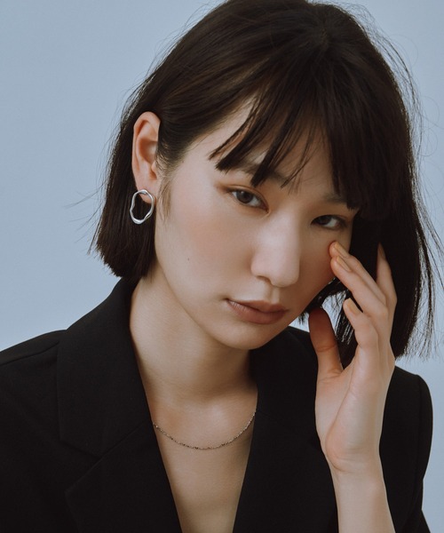 novice（ノーヴィス）の「【novice】Squiggle Hoop Pierce［Stainless］（ピアス（両耳用）・レディース・ゴールド/シルバー・FREE）」の3枚目の写真