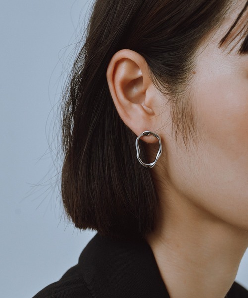 novice（ノーヴィス）の「【novice】Squiggle Hoop Pierce［Stainless］（ピアス（両耳用）・レディース・ゴールド/シルバー・FREE）」の10枚目の写真