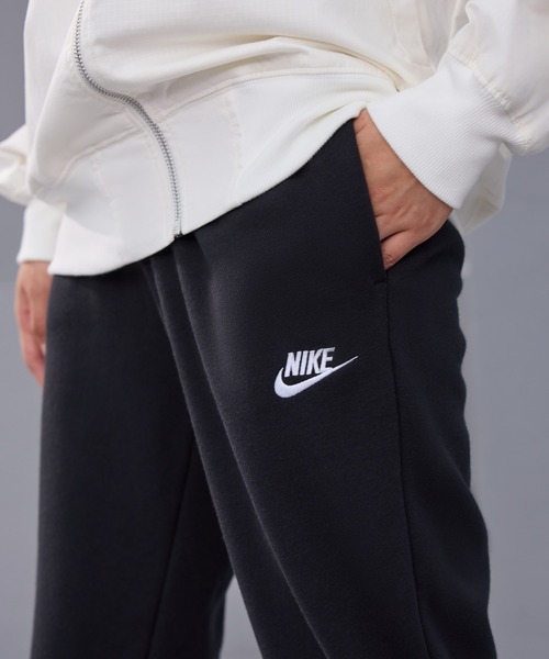 NIKE(ナイキ)の「ナイキ スポーツウェア クラブ フリース ウィメンズ ミッドライズ ジョガー / Nike Sportswear Club Fleece Women's Mid-Rise Joggers DQ5192-010 Black(スウェットパンツ・レディース・ブラック・S/M/L/2XL/XL/XS)」の3枚目の写真