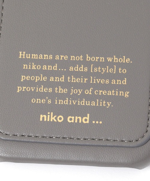niko and...(ニコアンド)の「オリジナルニコロゴ箔押しiPhoneケース(13/14)(スマホケース/カバー・レディース・ブラック/グレー・0)」の5枚目の写真