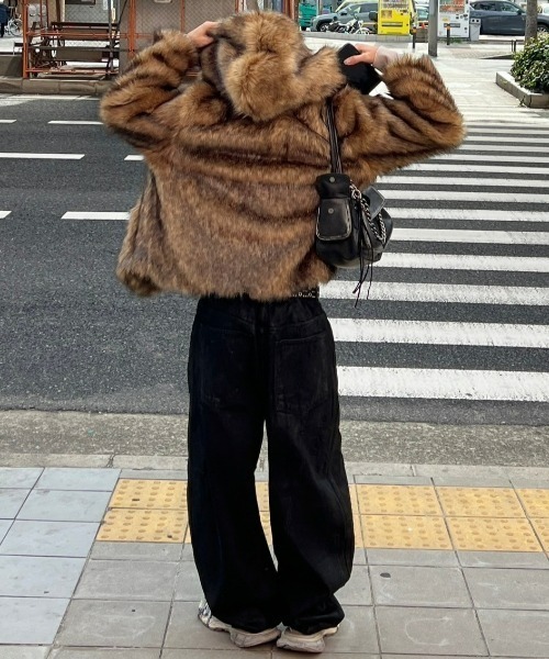 Chikashitsu +】coating damage wide denim pants