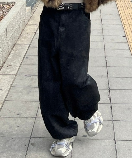 Chikashitsu +】coating damage wide denim pants