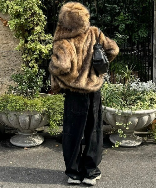 Chikashitsu +(チカシツプラス)の「【Chikashitsu +】coating damage wide denim pants / 【チカシツプラス】コーティングダメージワイドデニムパンツ(デニムパンツ・メンズ・ブラック・ONE SIZE)」の5枚目の写真